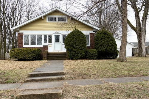 509 W Clay St, Clinton, IL, 61727-1302 | Card Image