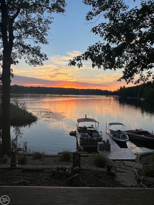 5503 Andrew St, Harrison, MI, 48625-9160 | Card Image