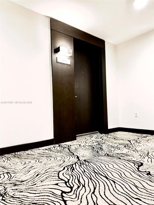 3803-900 Biscayne Blvd, Miami, FL, 33132-1561 | Card Image