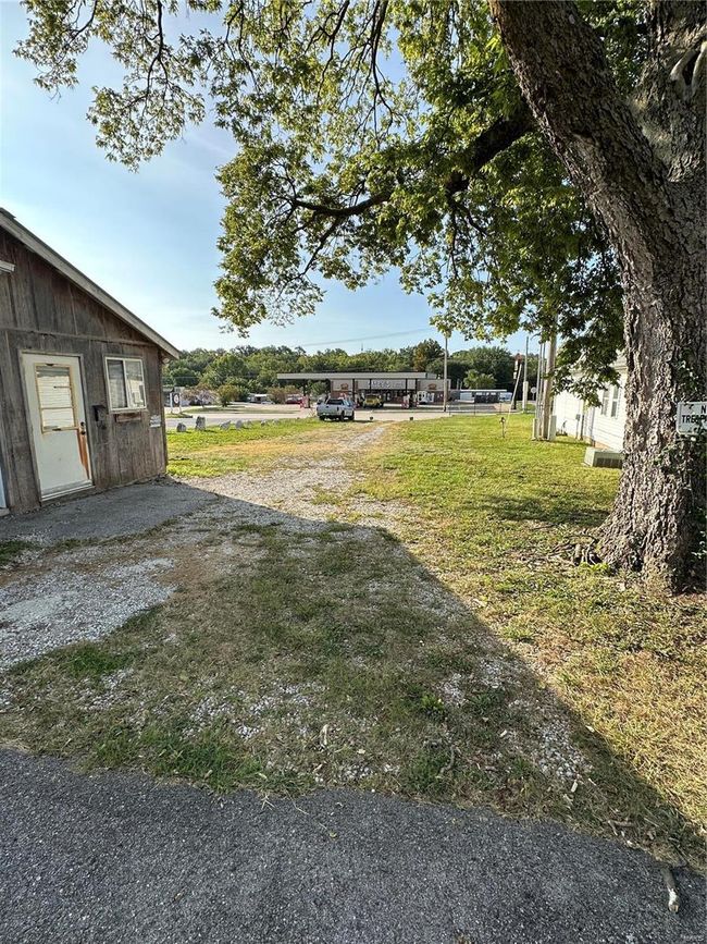 611 E Cherry St, Home with 0 bedrooms, 0 bathrooms and null parking in Troy MO | Image 5