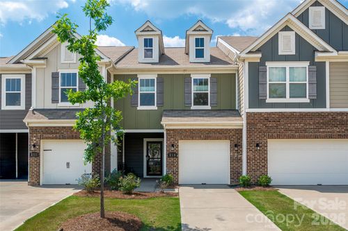 215 Harpers Run Ln, Matthews, NC, 28104-2601 | Card Image