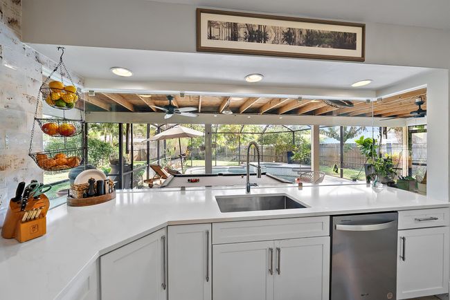 556 Sw Rustic Cir, House other with 3 bedrooms, 2 bathrooms and null parking in Stuart FL | Image 21