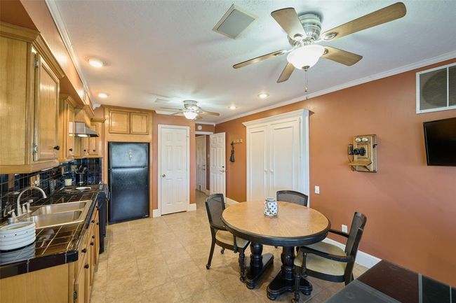 Possible Airbnb or in-law suite, guest suite or lease this lower portion of the house | Image 14