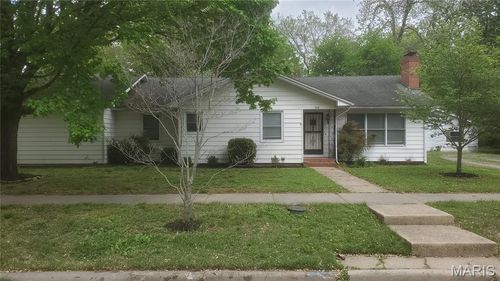 304 E Cypress St, Charleston, MO, 63834-1709 | Card Image