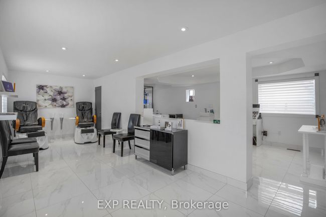 15 Centre St S, Home with 1 bedrooms, 1 bathrooms and 8 parking in Brampton ON | Image 7