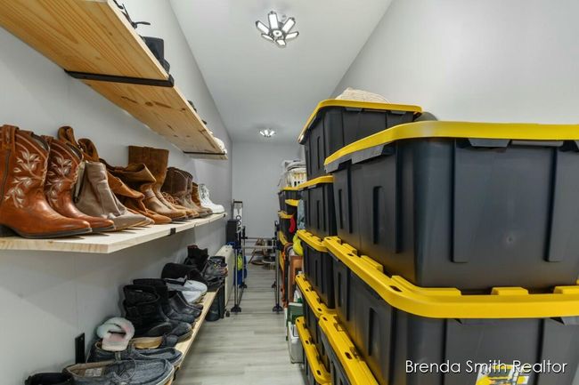 Bedroom/Family Room Closet | Image 26