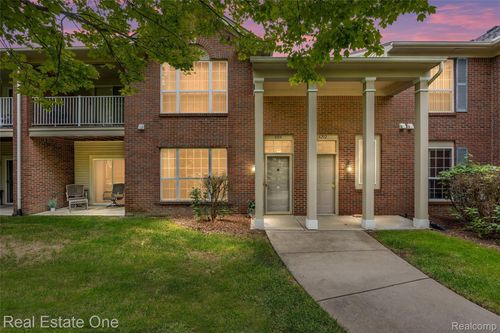 4104 Chesapeake Cir, Walled Lake, MI, 48390-2999 | Card Image