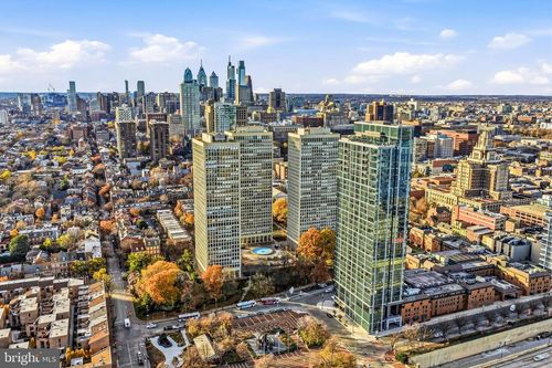 7bw-210 Locust St, PHILADELPHIA, PA, 19106-3934 | Card Image