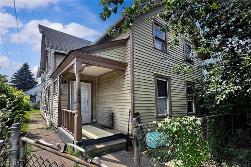 2060 W 44th Street, Cleveland, OH, 44113 | Card Image