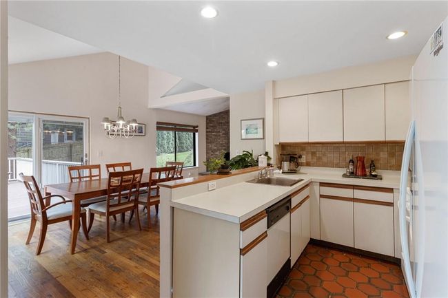 Kitchen & dining area open concept | Image 14