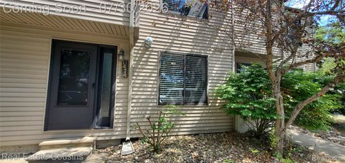 1474 Ward St, Fenton, MI, 48430-1473 | Card Image
