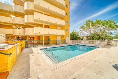 201 - 8888 Collins Ave, Condo with 2 bedrooms, 2 bathrooms and null parking in Surfside FL | Image 1