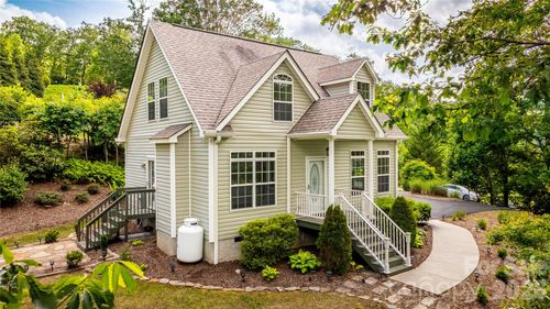 387 Goodview Dr, Hendersonvlle, NC, 28792-2158 | Card Image