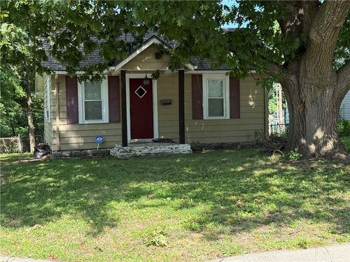 1614 S Mccoy St, Independence, MO, 64055-1137 | Card Image