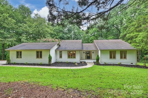 9520 Squirrel Hollow Ln, Charlotte, NC, 28270-0468 | Card Image