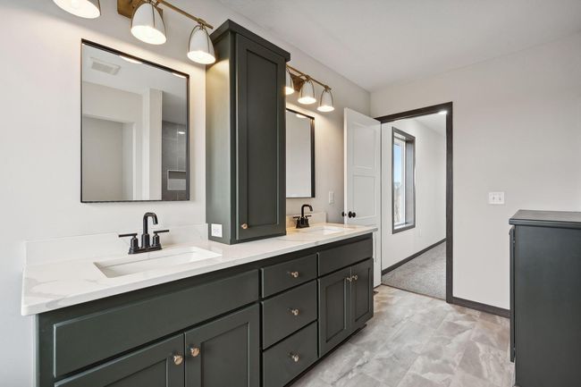 Custom Vanity | Image 15