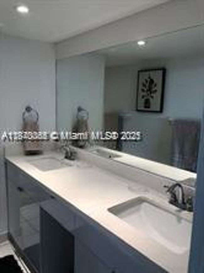 APT-305 - 5005 Collins Ave, Condo with 1 bedrooms, 2 bathrooms and null parking in Miami Beach FL | Image 6