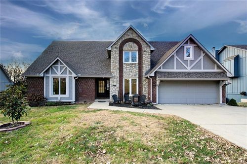 3695 Sw Kimstin Cir, Blue Springs, MO, 64015-4573 | Card Image