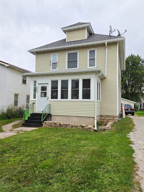 225 S Madison St, Waupun, WI, 53963-2001 | Card Image