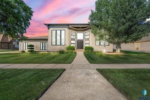 7512 S Ridgestone Dr, Sioux Falls, SD, 57108-1551 | Card Image