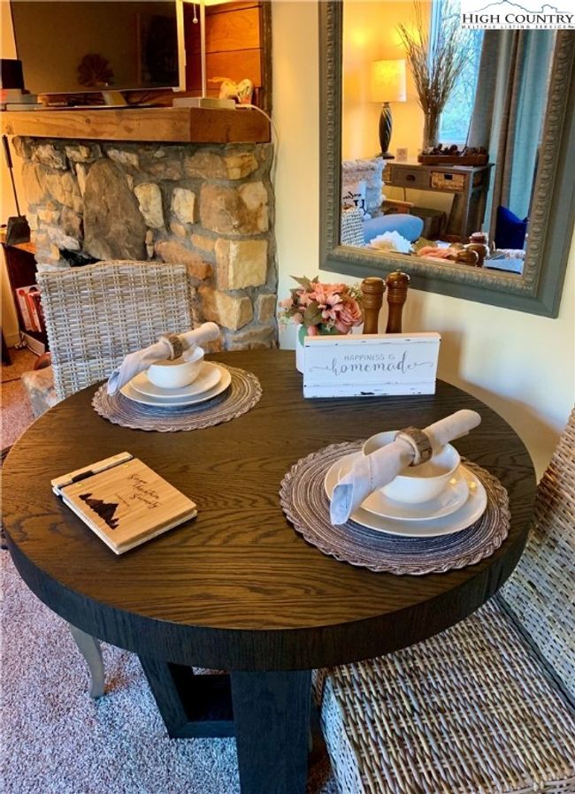 Small, intimate dining area, tastefully decorated. | Image 17