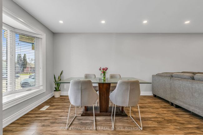 14 Albion Cres, House attached with 5 bedrooms, 3 bathrooms and 4 parking in Brampton ON | Image 7