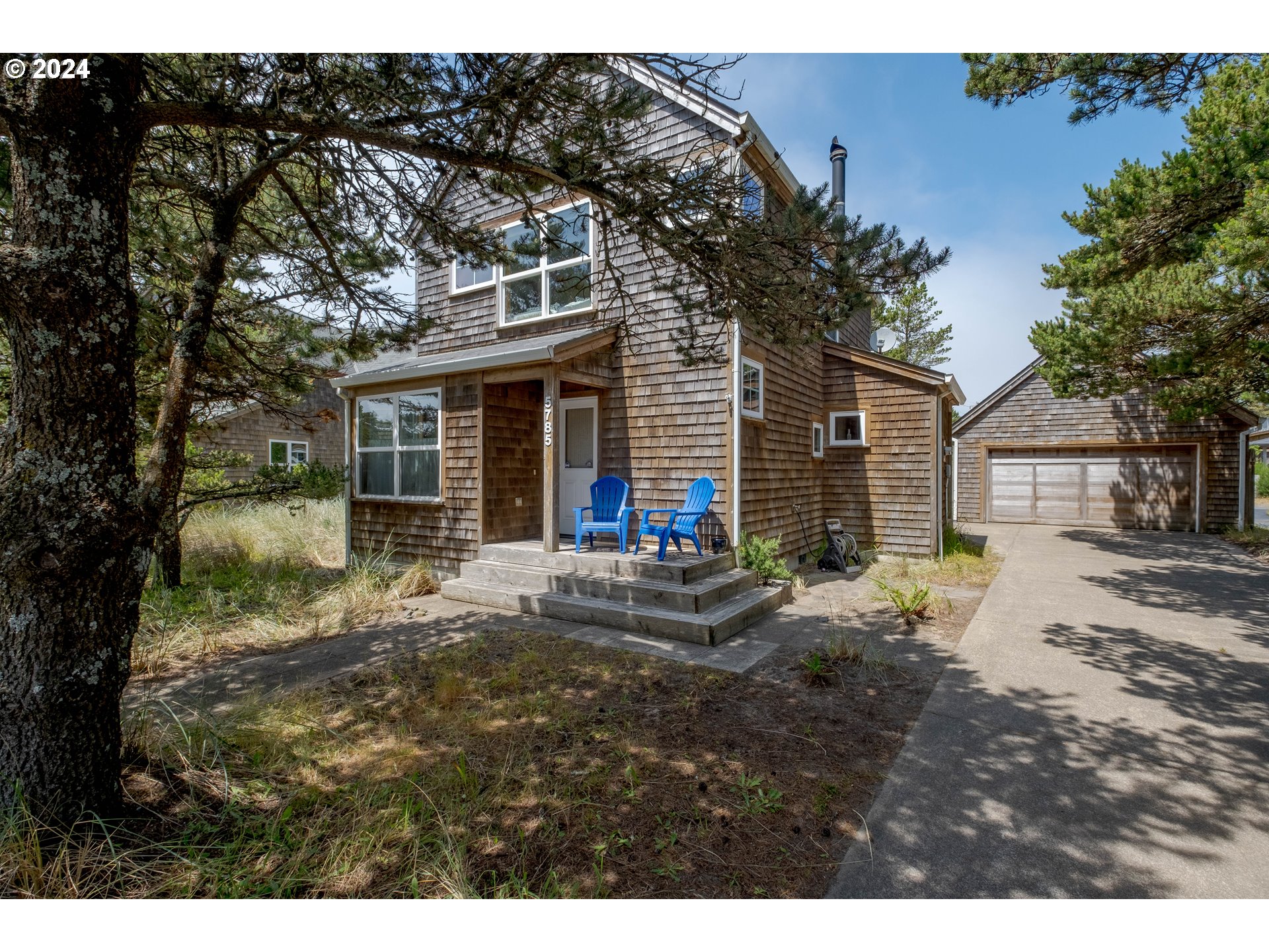 Barefoot Ln, Pacific City, OR 97135