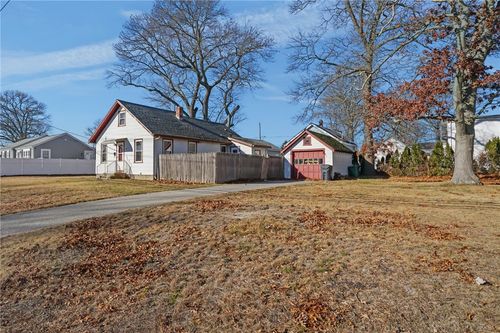 107 Wayne St, Warwick, RI, 02889-2426 | Card Image