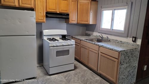 5 Maple St, Kingston, NY, 12401-4144 | Card Image