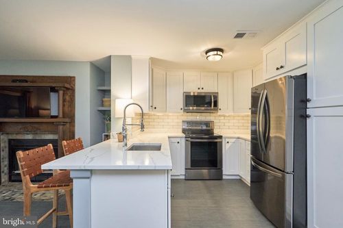 11703 Summerchase Cir, RESTON, VA, 20194-1127 | Card Image