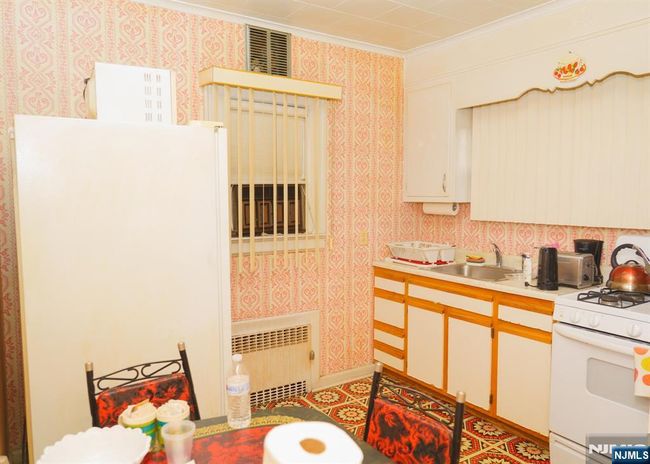 5 Grove St, House other with 3 bedrooms, 2 bathrooms and null parking in Bloomfield NJ | Image 8