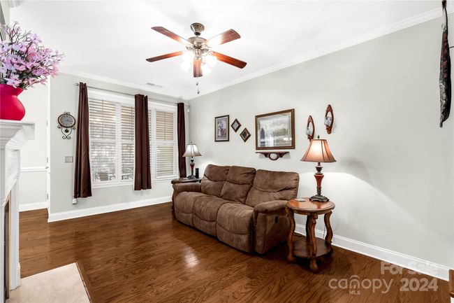 Bright space with plenty of windows for light | Image 13