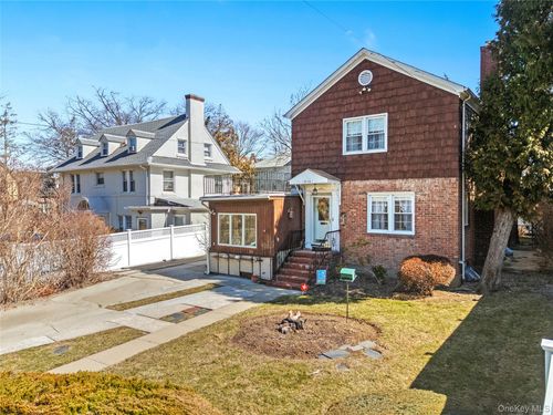 33 Parsons Blvd, Flushing, NY, 11354-3141 | Card Image