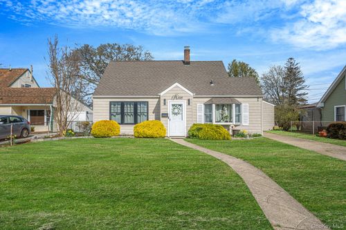 9 Copper Ln, Levittown, NY, 11756-3941 | Card Image