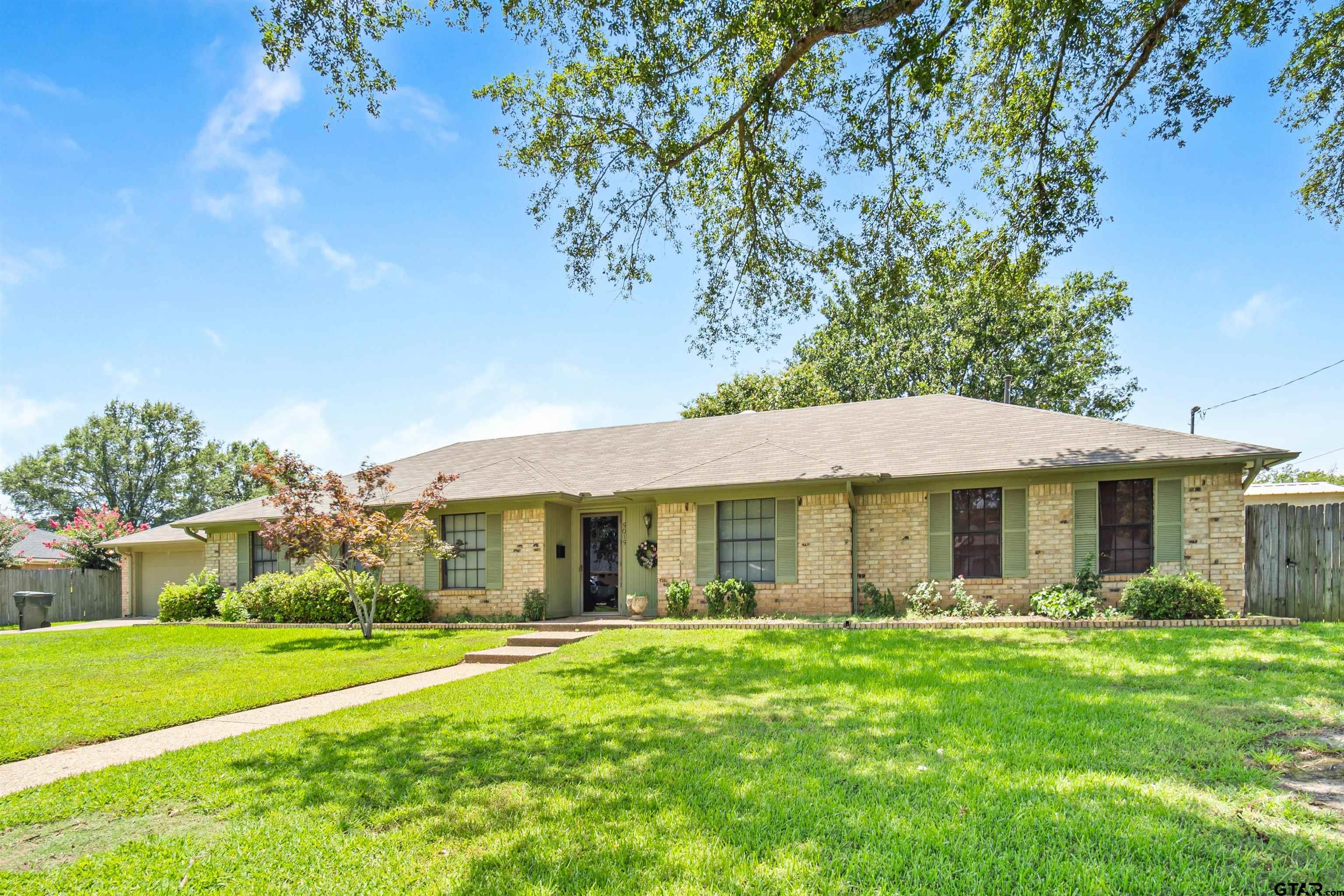 Whippoorwill Dr, Tyler, TX 75703