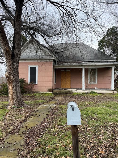 620 Washburn St, Taylor, TX, 76574-3671 | Card Image