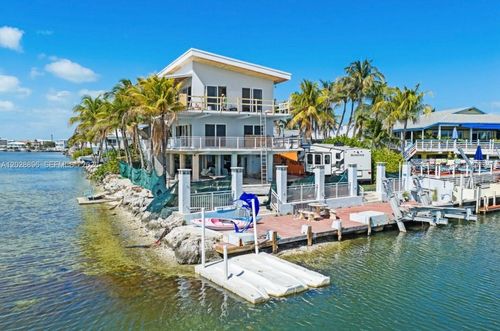 233 Aberdeen Ct, Tavernier, FL, 33070-2831 | Card Image