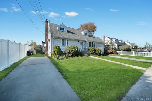 83 Old Farmingdale Rd, Babylon, NY, 11704-6509 | Card Image