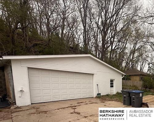 1822 N Broadway, Council Bluffs, IA, 51503-0429 | Card Image