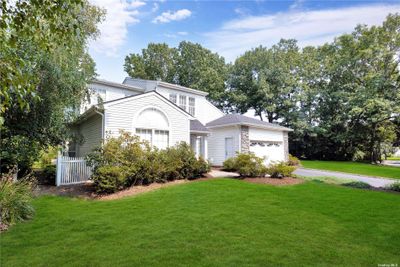 17 Morning Glory Drive, House other with 4 bedrooms, 2 bathrooms and null parking in Lake Grove NY | Image 2