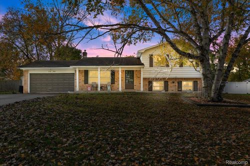 5340 N Georgetown Rd, Grand Blanc, MI, 48439-8773 | Card Image