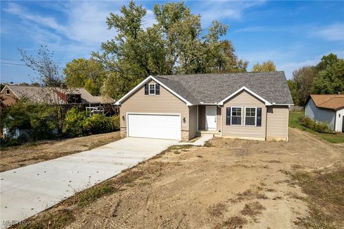 24326 Mastick Rd, North Olmsted, OH, 44070-3566 | Card Image