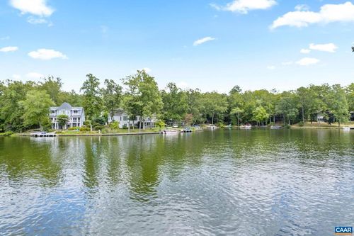 4 Lakeview Cir, PALMYRA, VA, 22963-3327 | Card Image