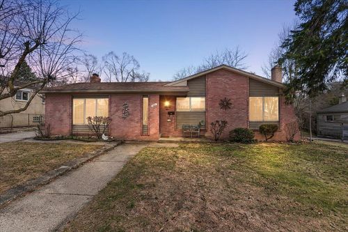 764 Manor Dr, Milford, MI, 48381-1754 | Card Image