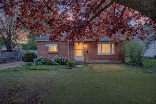 1028 Alderman St, Belding, MI, 48809-2302 | Card Image