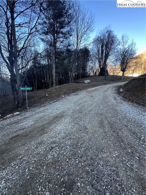 45 Windy Hollow Ln, Newland, NC, 28657-9720 | Card Image