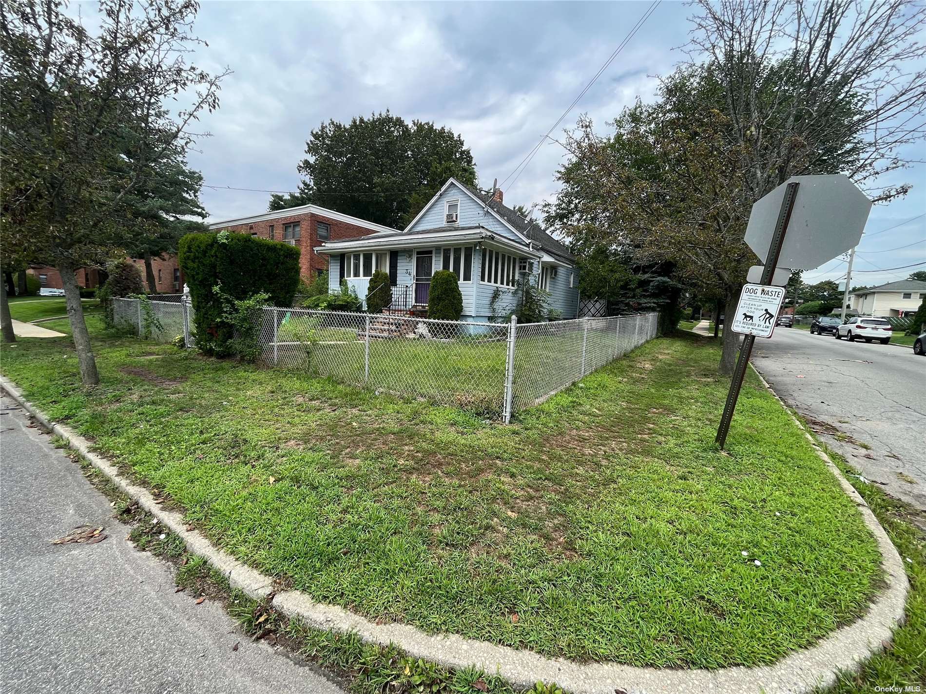 16th St, Jericho, NY 11753