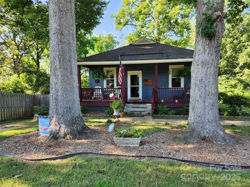 323 Johnson St, Mount Holly, NC, 28120-8910 | Card Image
