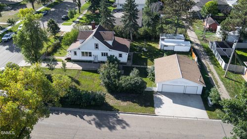 417 Central Ave N, Hazen, ND, 58545-4311 | Card Image