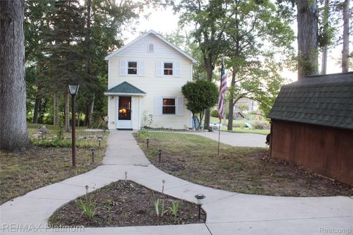 10183 Skeman Rd, Brighton, MI, 48114-7502 | Card Image